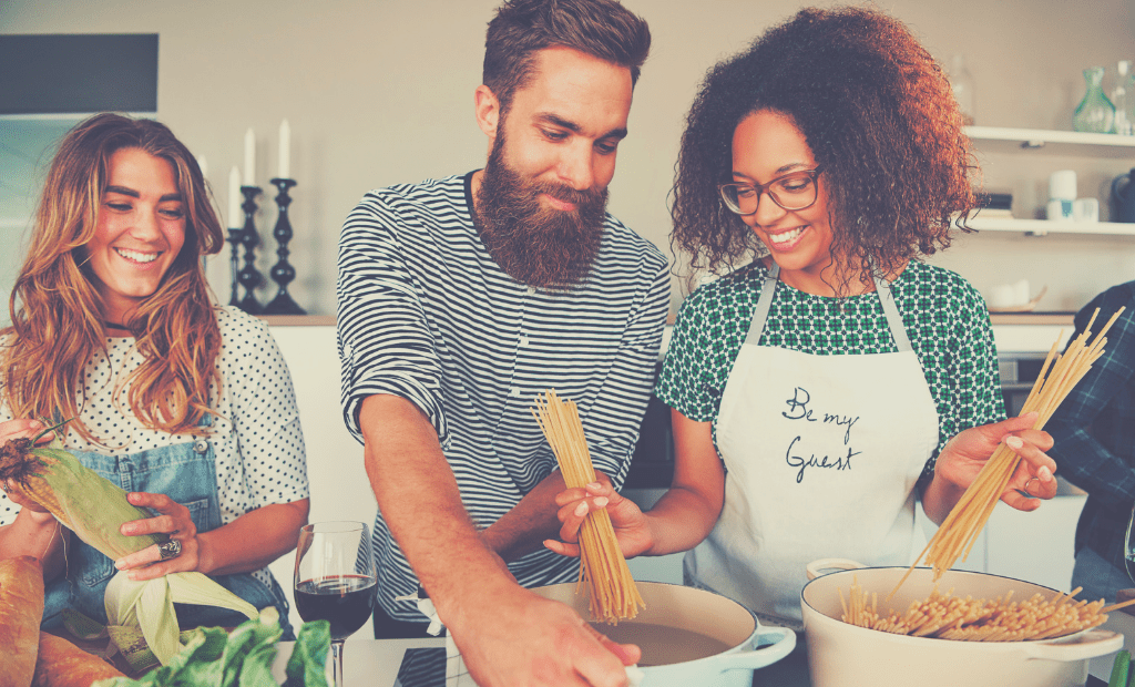 အိမ်မှာနေရင်း လုပ်နိုင်သော ပျော်ရွှင်စရာလေးများ